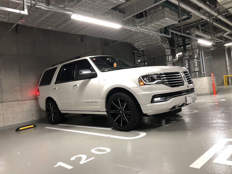 ナビゲーターのカスタム・アメ車・SUV・シャコタン・ナビゲーターに関するカスタム事例の投稿画像2枚目