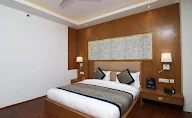 Capital O Premium Hotel Star Suites photo 5