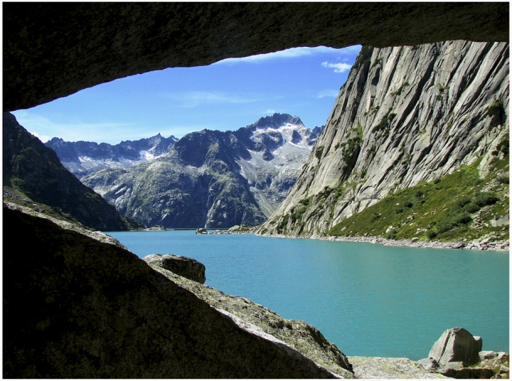 Sottopassaggio con vista di ETTORE STABILINI