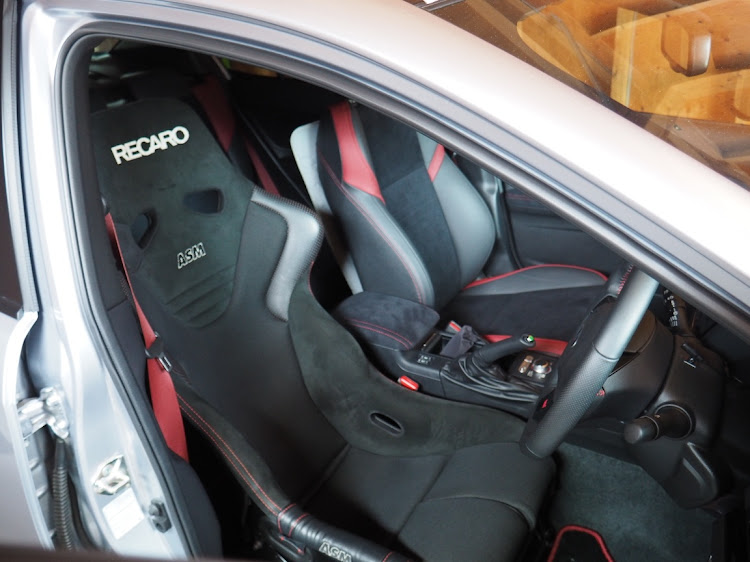 WRX STIのレカロ・シート交換・DIYに関するカスタム事例の投稿画像1枚目
