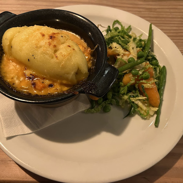 DUN COW FISH PIE Salmon & cod loin, seasonal greens, creamy Parmesan mash