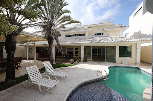 Prestige house for sale in Rio de Janeiro (Brazil) - House with swimming pool and lounge chairs