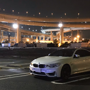 M4 クーペ F82