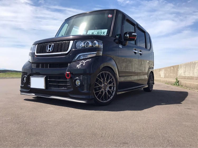 Nボックスカスタムの車高調導入3日目・いい天気☀️・ちょっと下がったくらいで丁度いいに関するカスタム事例の投稿画像1枚目