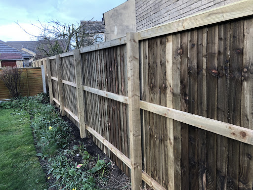 When we mention what the back of a fence looks like - it'll be something like this. We do have more photographs of the back of other style fences. 