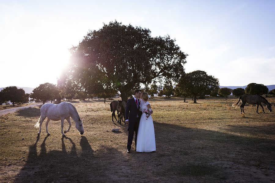 Jurufoto perkahwinan Mónica Prat (nikoestudio). Foto pada 18 April 2018