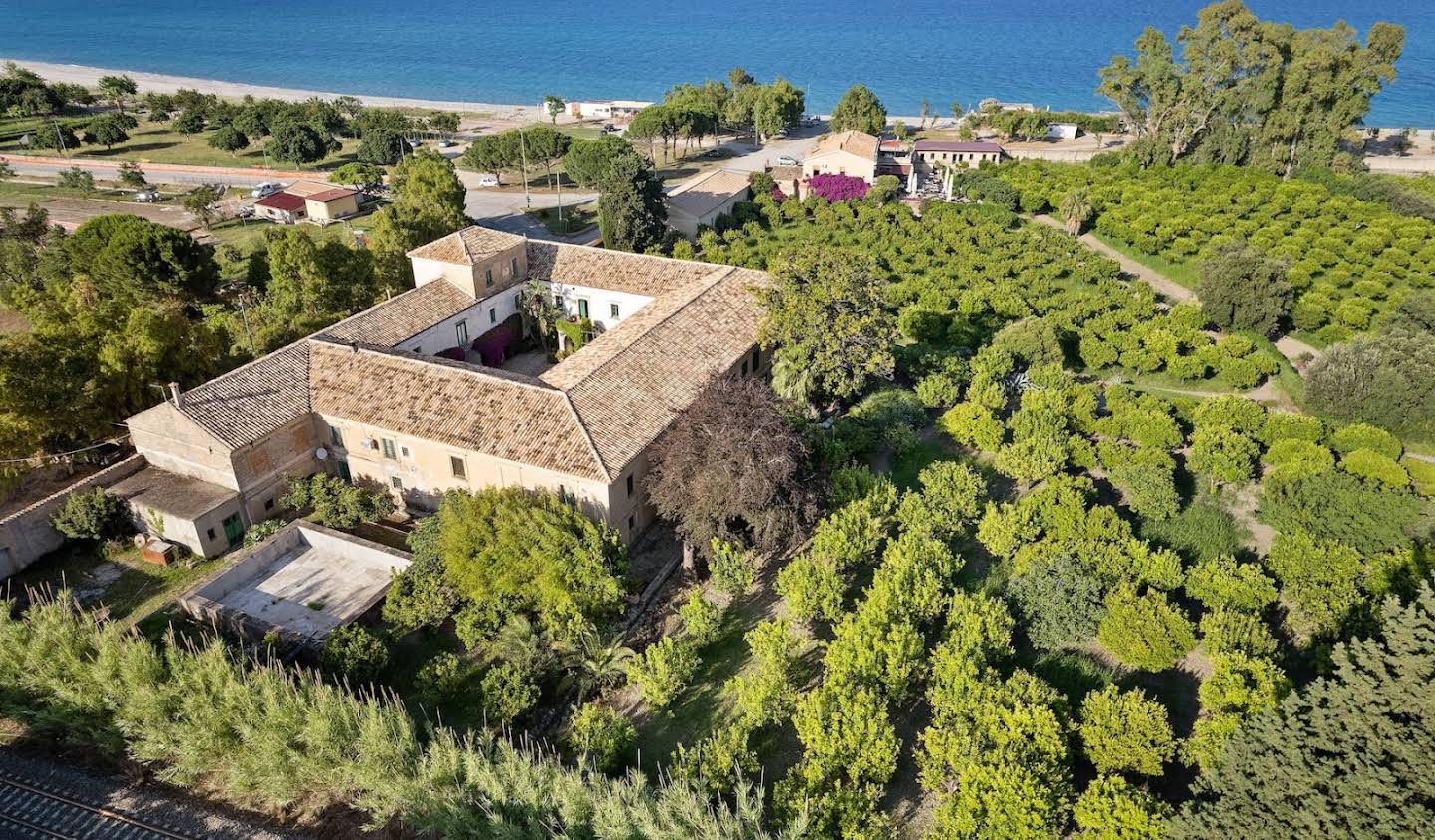 Corps de ferme avec jardin Badolato