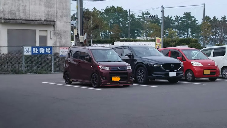 ワゴンRスティングレーの一人カラオケ･･･いいえ、独りカラオケです(´・ω・｀)・歯茎にぶっ刺さってたストローが取れたぞぉー！に関するカスタム事例の投稿画像3枚目