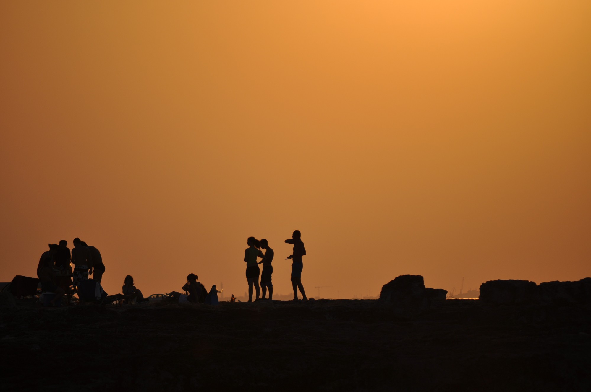 People on the beach di ph.kbb26