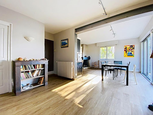 Dining living room with fireplace - Luxury house for sale in Le Bouscat, 6 rooms, 4 bedrooms