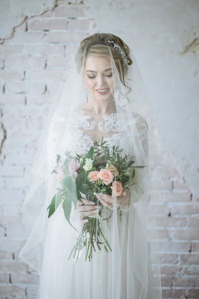 Fotografo di matrimoni Elvira Khyzyrova (elvirakhyzyrova). Foto del 12 aprile 2017