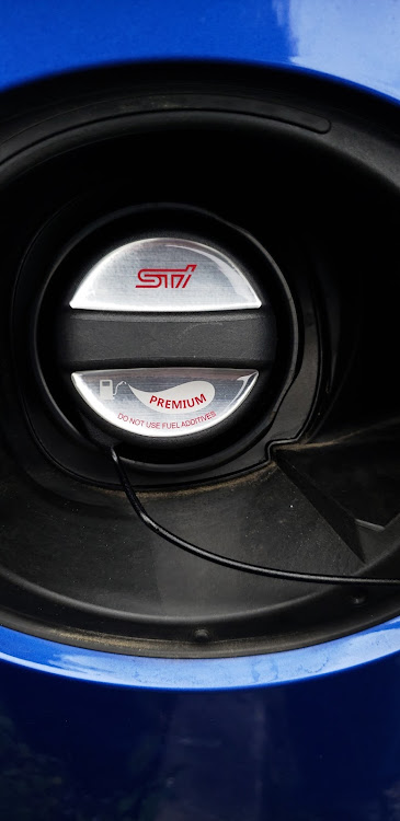 WRX STIのステッカー貼り付け・EJ20 Final Edition・STI・VABに関するカスタム事例の投稿画像5枚目