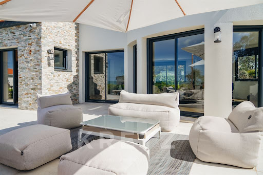 House with pool and terrace 1