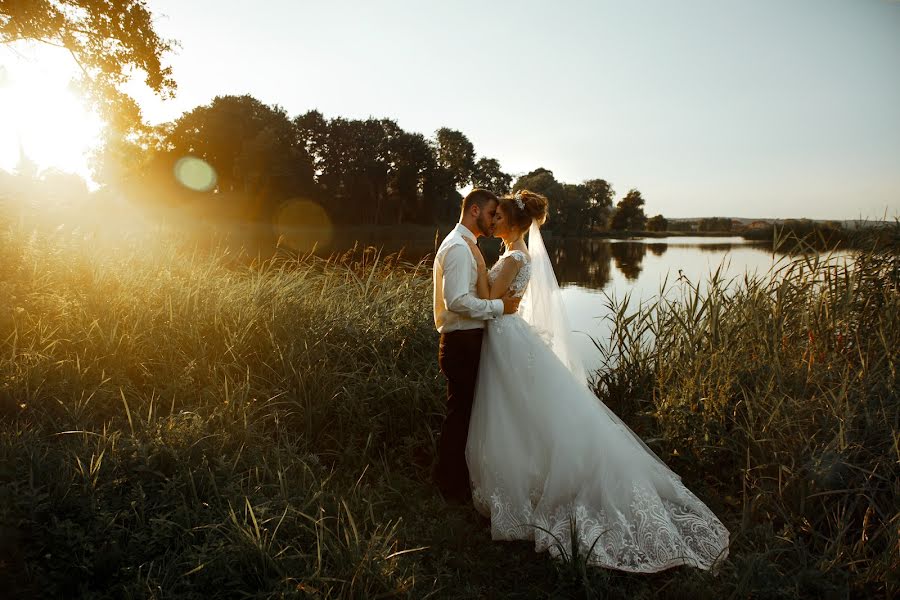 Fotógrafo de casamento Yuliya Storozhinska (id31957517). Foto de 20 de abril 2019