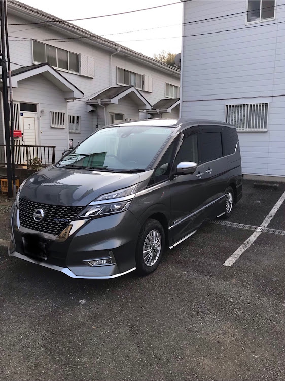 セレナのGUESSさんが投稿したカスタム事例の投稿画像1枚目