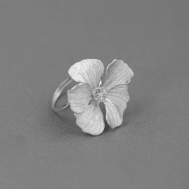 French Minority Senior Sense Flower Ring. Anello floreale per anziani, design raffinato e comfort. Migliora il benessere nella terza età.