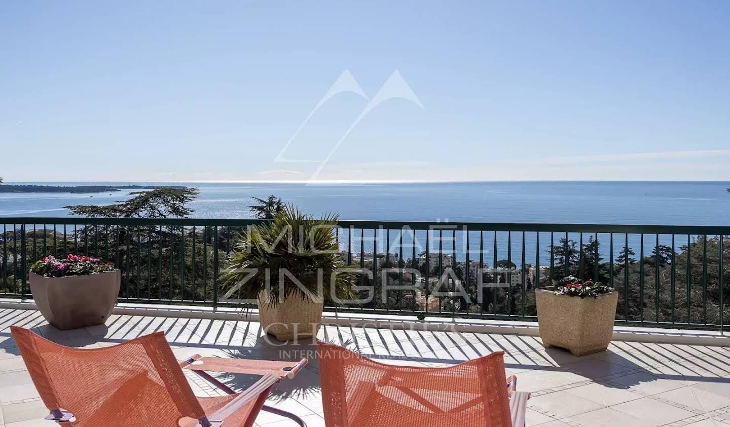 Apartment with terrace Cannes