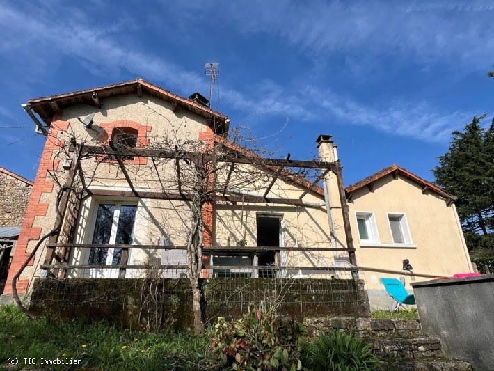 Vente maison 4 pièces 82 m² à Champagne-Mouton (16350), 123 650 €