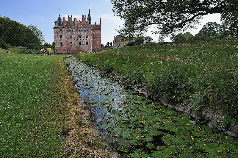 Un castello con il suo parco di Isidoro. 