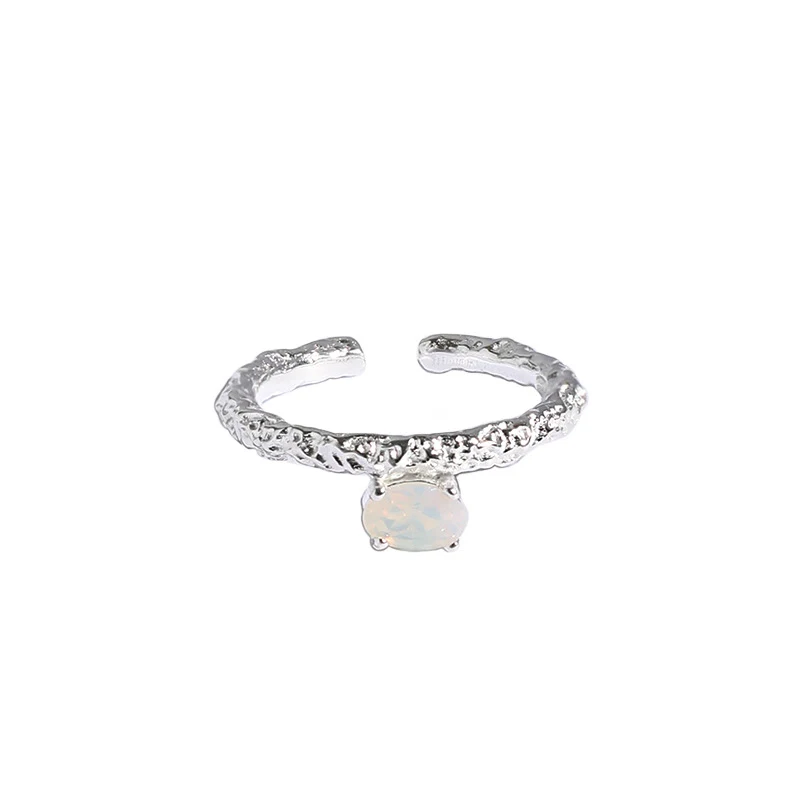 Bague femme design texture tempérament de niche, bijou élégant et original, texture unique, accessoire idéal pour sublimer votre look.