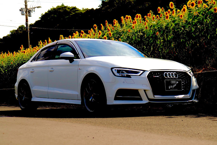 A3 セダンのぼっちカメ活📸・ぼっちドライブ🚗 ³₃・向日葵🌻とコラボに関するカスタム事例の投稿画像1枚目