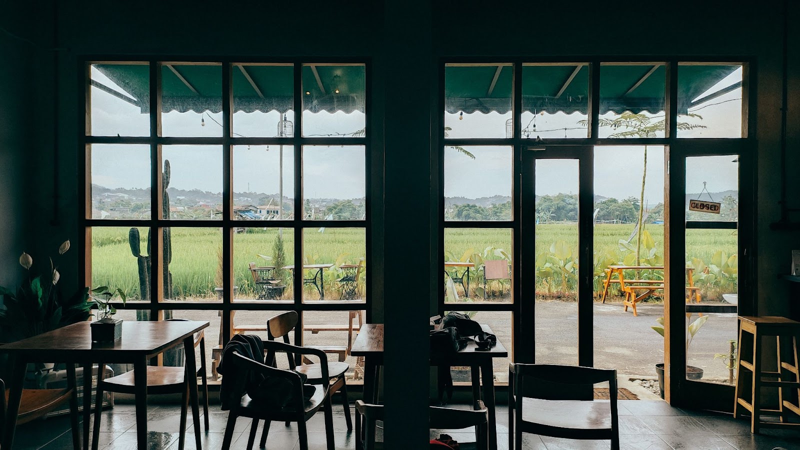 Indoor d’Saben Coffee
