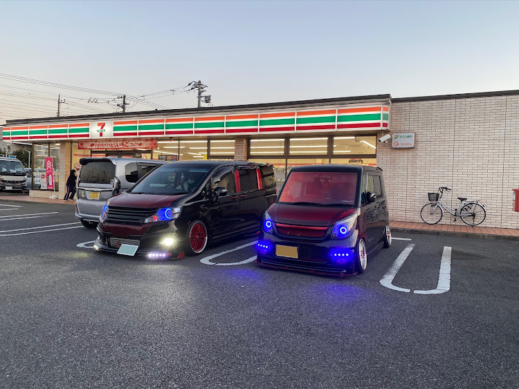 パレットのいつもイイネ&コメントありがとうございます🙇‍♂️・リヤハッチ塗装失敗　何回やり直したか・またリヤハッチぶん投げるか所だったよ・やっと黒まで入れられたが、、、に関するカスタム事例の投稿画像10枚目