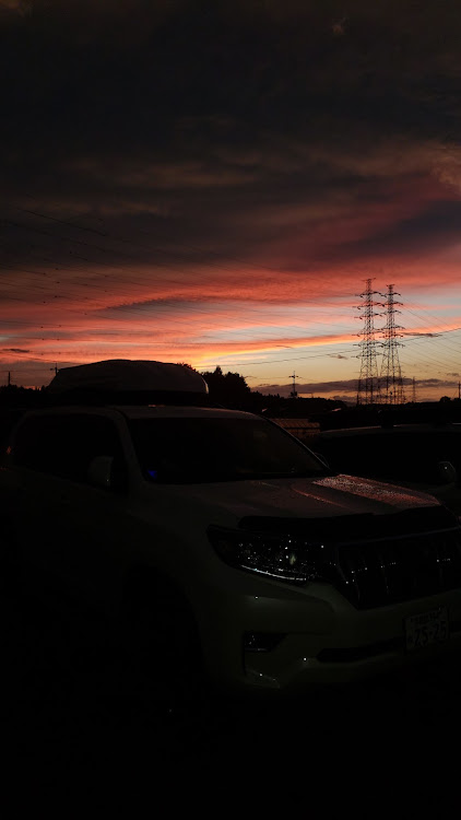 ランドクルーザープラドの11月もよろしくお願いします・ゆうやけと車・夕日・秋の夜長に関するカスタム事例の投稿画像3枚目