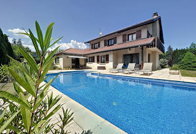 House with pool and terrace 3