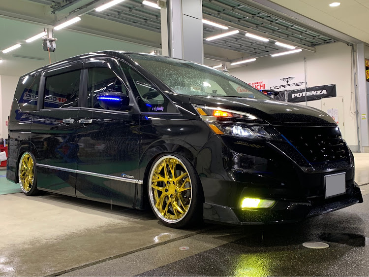 セレナのkazu （S-Class）さんが投稿したカスタム事例の投稿画像1枚目