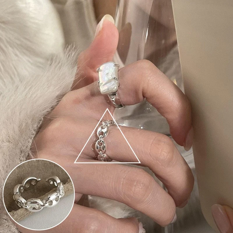 Anel Minimalista de Moda Retrô com Onda Linear Design minimalista e moderno. Um acessório elegante e versátil para mulheres que amam estilo retrô e fashion.