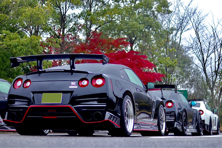 NISSAN GT-Rの紅葉・紅葉狩りツーリング・オフ会・美尻ショット・過去画像に関するカスタム事例の投稿画像2枚目