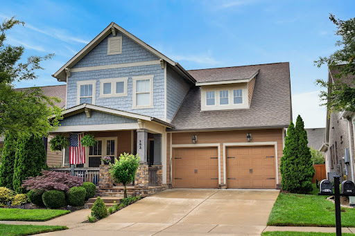 Prestige property for sale in Hendersonville (United States) - Two-story house with double garage