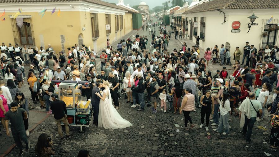 結婚式の写真家Alexander Hernández (ahfotos)。2023 11月22日の写真