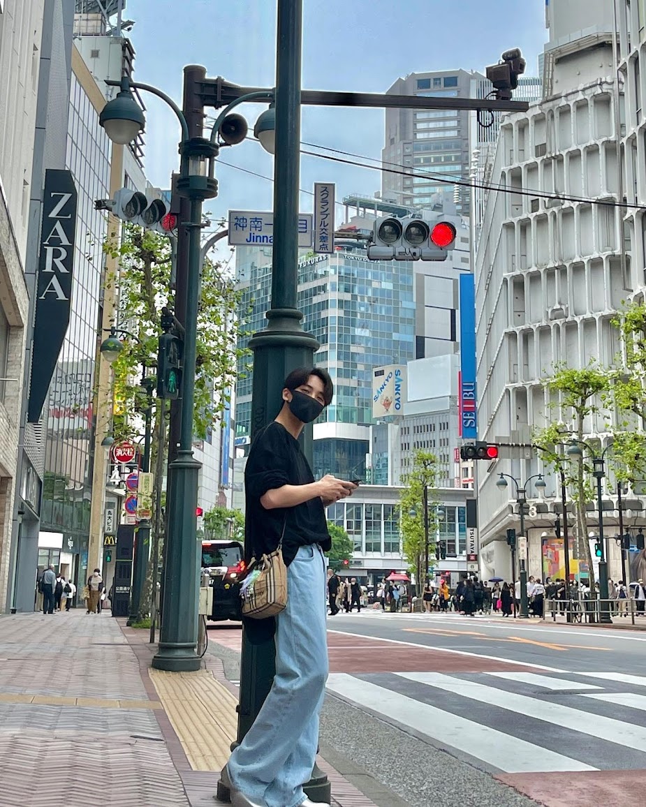 SEVENTEEN's Jeonghan Is So Popular In Japan, Fans Form Crazy Long Lines ...