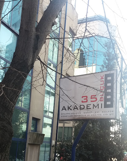 35 Buçuk Akademi