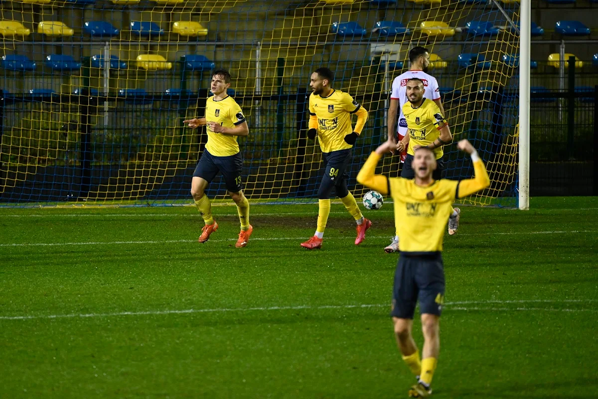 Réduite à 10, l'Union Saint-Gilloise réussit à renverser Mouscron et file en 8es de finale !