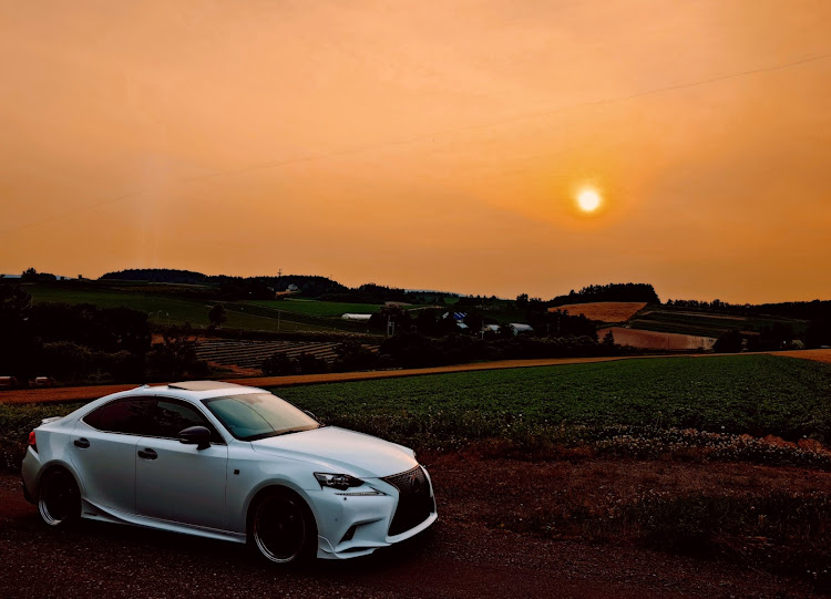 ISの北海道・レクサス・ドライブ・夕日と愛車に関するカスタム事例の投稿画像1枚目