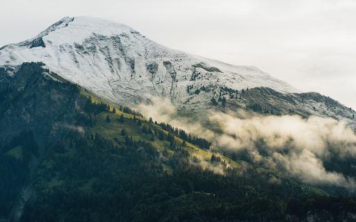 Clouds flying over the mountains