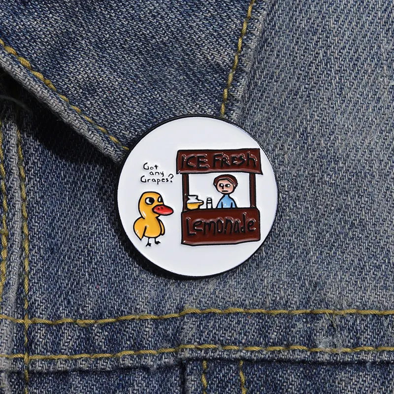 Schattige cartoon eendje legering broche. Versier jassen, tassen en meer met dit charmante accessoire. Voeg een speelse toets toe aan je dagelijkse outfits.
