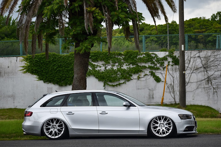 A4 アバントのA4・Audi・stanceに関するカスタム事例の投稿画像2枚目