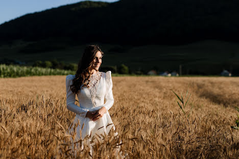 Fotografo di matrimoni Cristian și Salomea (crissandsally). Foto del 3 ottobre 2022