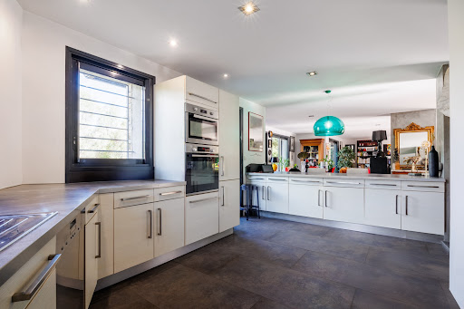 Maison avec piscine et jardin 5