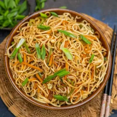 Veg Hakka Noodles [450 Ml]