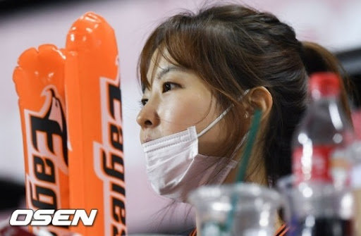 Image: Park Boyoung at baseball game