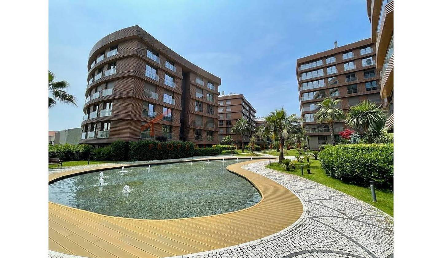 Appartement avec terrasse et piscine Üsküdar