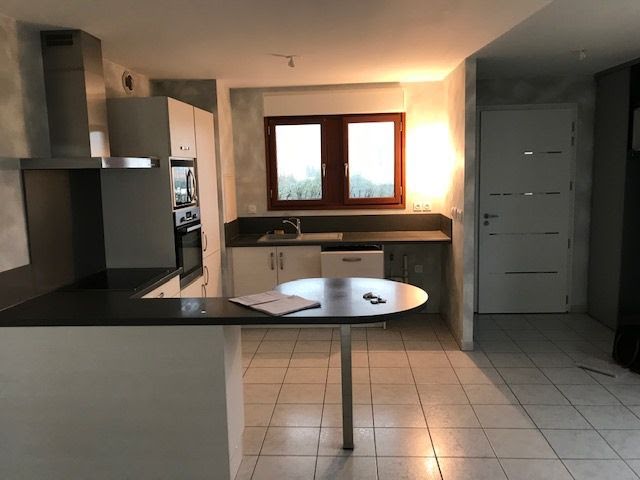 Location  appartement 3 pièces 79 m² à Saint-Martin-de-Crau (13310), 958 €