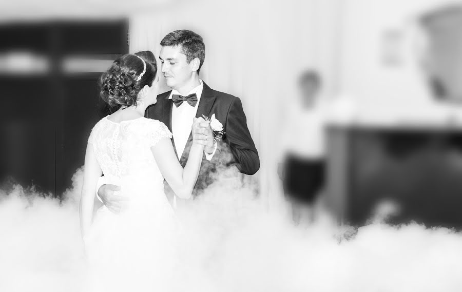 Fotografo di matrimoni Aurel Melinescu (infocuscraiova). Foto del 25 marzo 2018