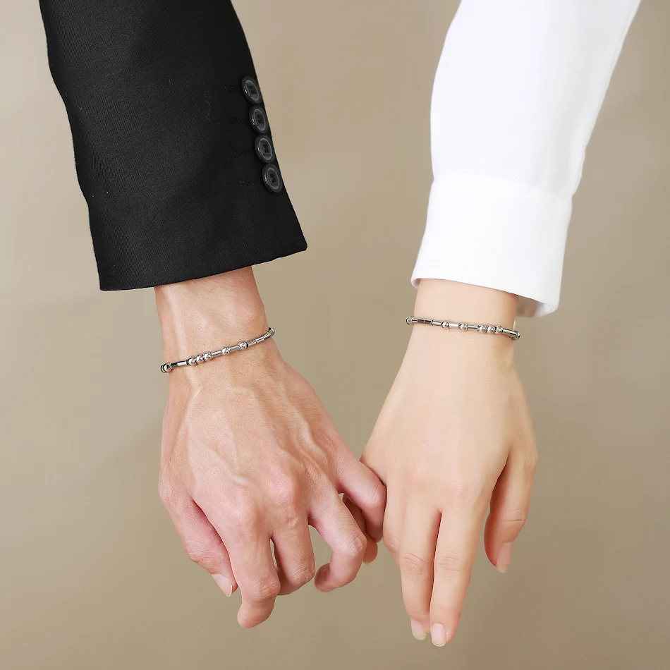 Roestvrijstalen Morsecode Gevlochten Armband voor Koppels. Stuur geheime berichten met stijl. Een uniek en betekenisvol cadeau.