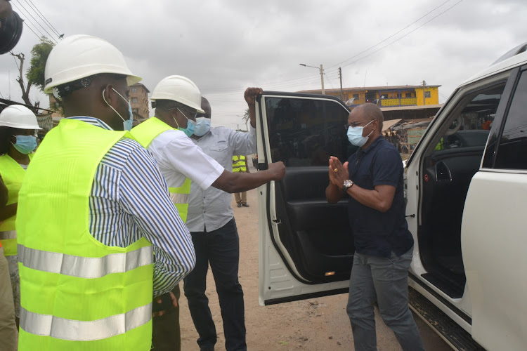 Kilifi Governor Amason Kingi arrive to open a Sh60 million road in Mariakani, Kaloleni constituency, on Tuesday, February 9.